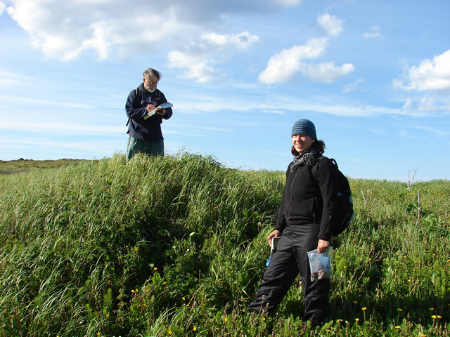 Peter Pope and Mlissa Burns record a bread oven mound.